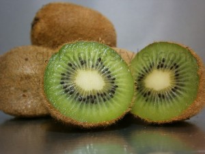 Nourishing and brightening kiwifruit face masks